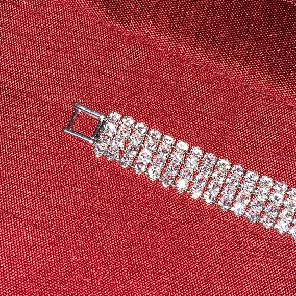 6/$20 Rhinestones bracelet - Picture 4 of 4